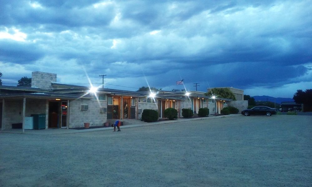 Cliff Palace Motel Blanding Exterior photo