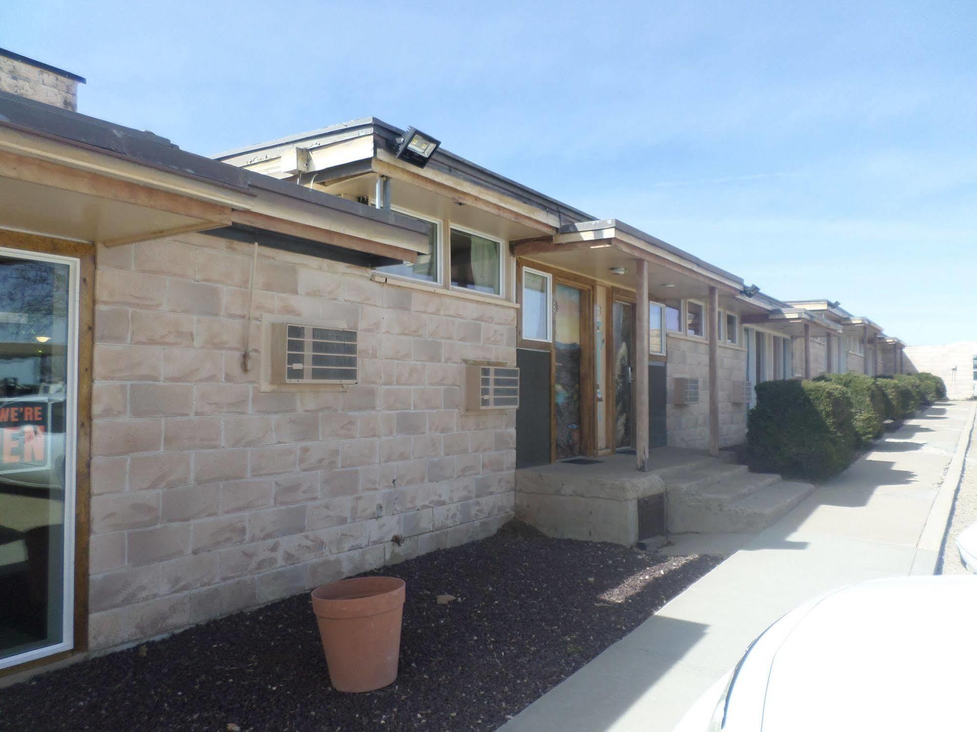 Cliff Palace Motel Blanding Exterior photo